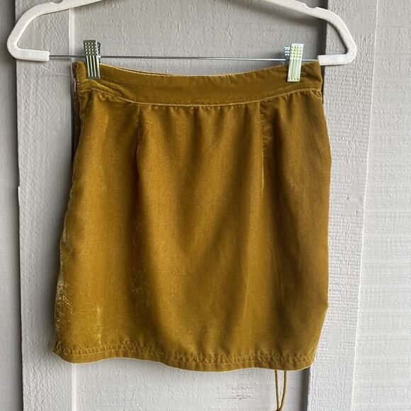 NWT - FREE PEOPLE VIVIENNE VELVET MINI SKIRT IN OLIVE GREEN SIZE: 0 - Picture 5 of 10